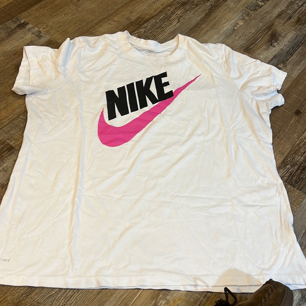 Nike t-shirt